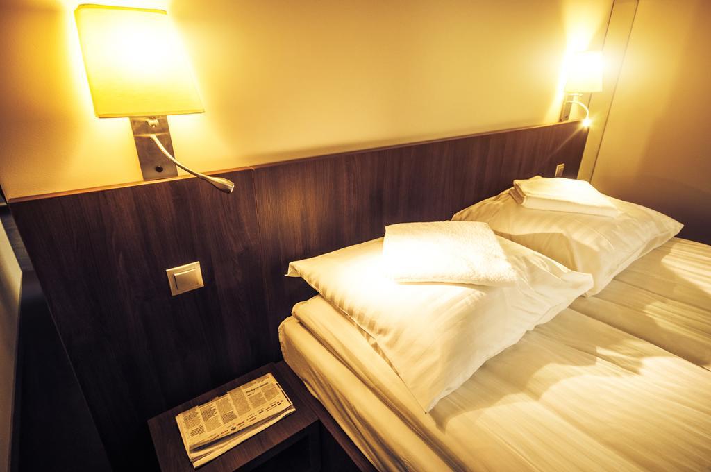 Hotel Figa Plewiska Cameră foto
